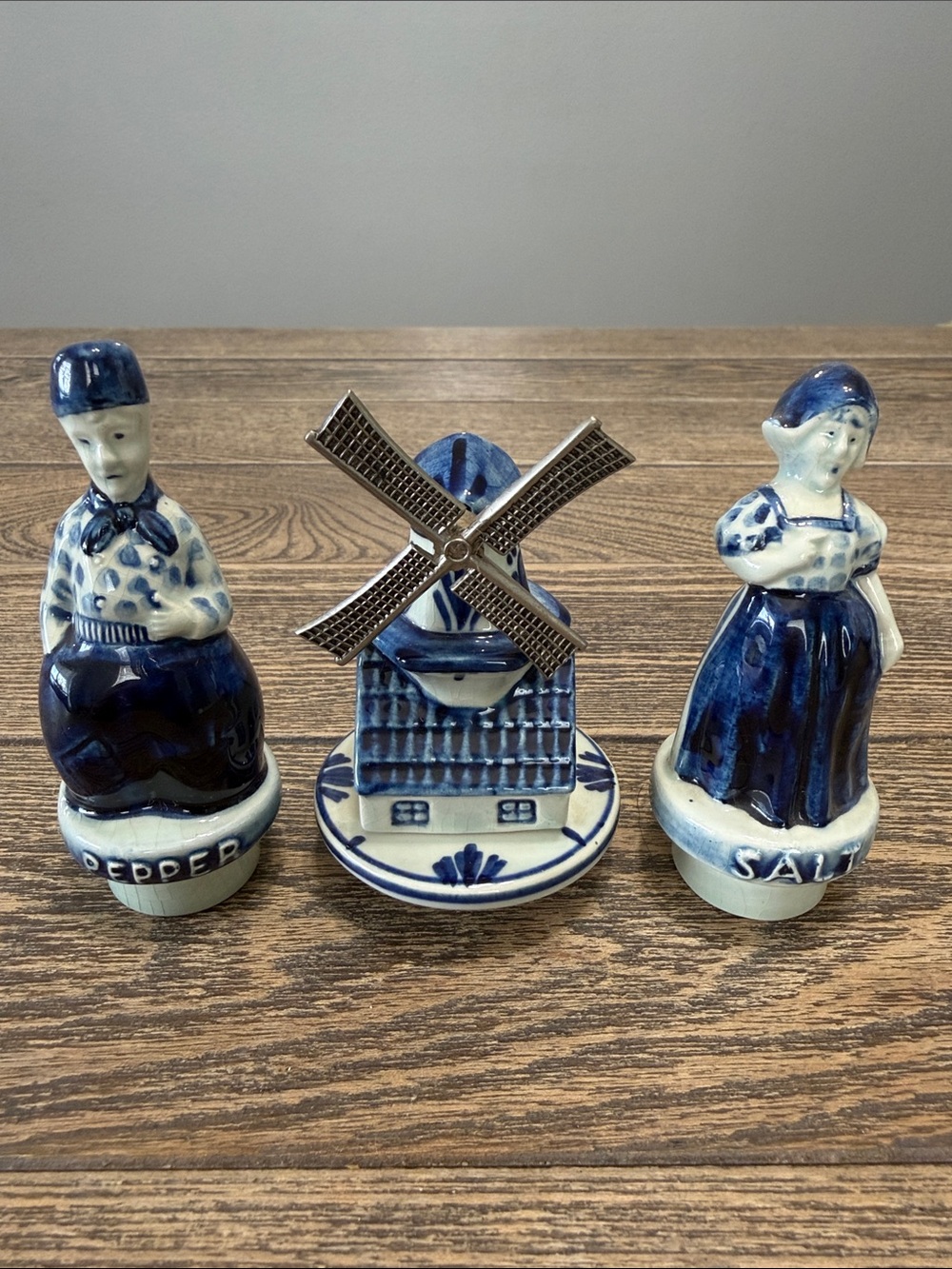 RARE FIND VTG Holland Blue and White Delft-Style Windmill Salt & Pepper Set